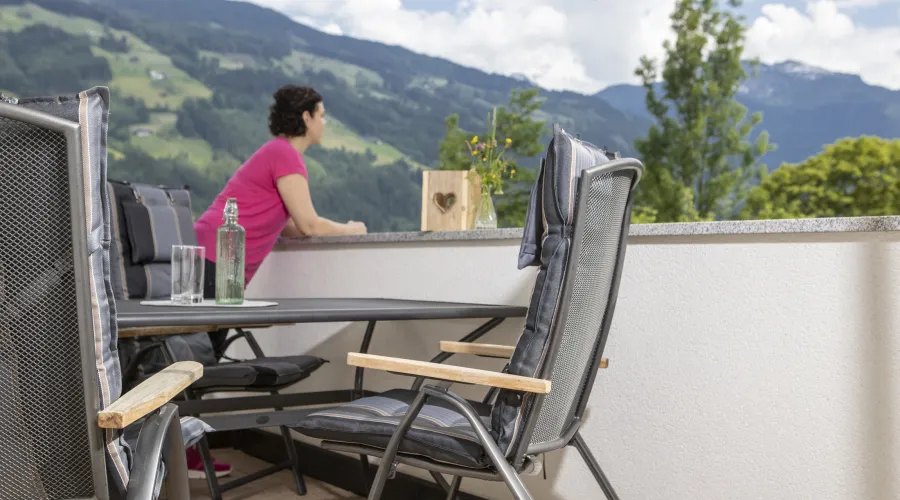 Ruhe genießen auf der Terrasse im Ibex Apart im Zillertal / Aschau