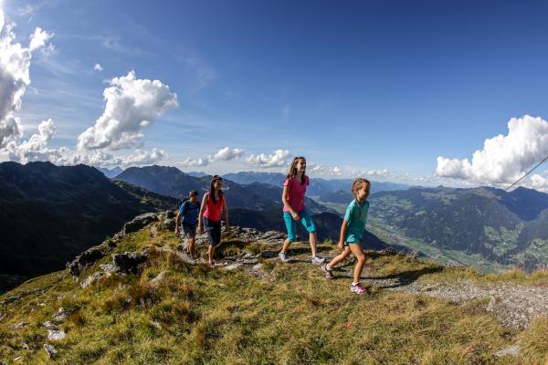 Kinder Familie Wandern Berge Zillertal 